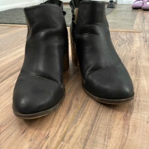 Fergalicious Ruffled bootie